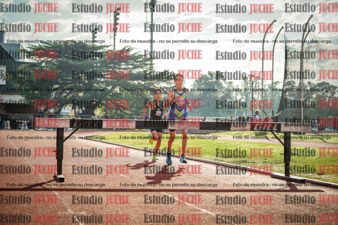 Fotos de los 2000 m con obstáculos de varones