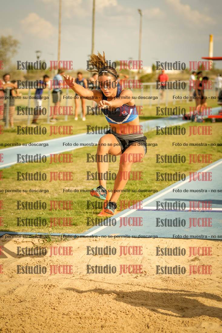 Fotos del salto en largo de mujeres