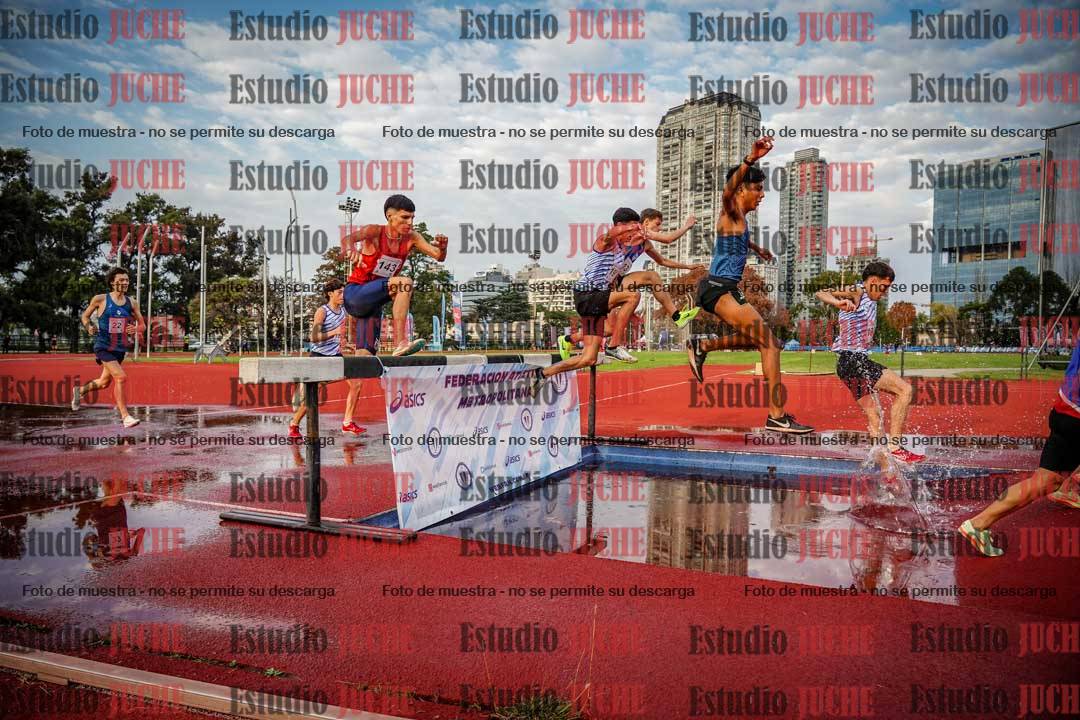 Fotos de los 3000 m con obstáculos de varones