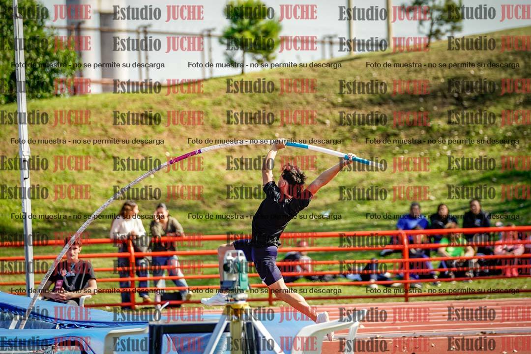 Fotos del salto con garrocha de varones - FINAL