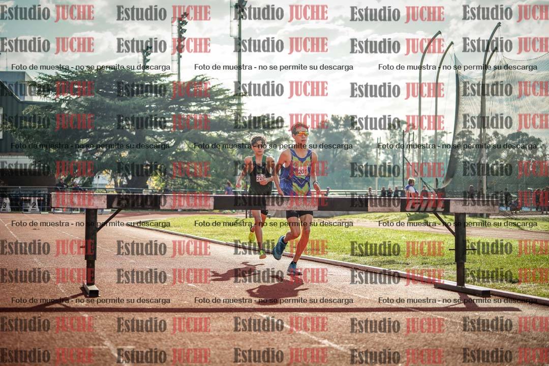 Fotos de los 2000 m con obstáculos de varones