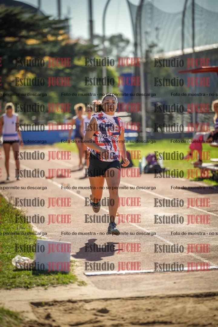 Fotos del salto en largo de mujeres - incluye U16