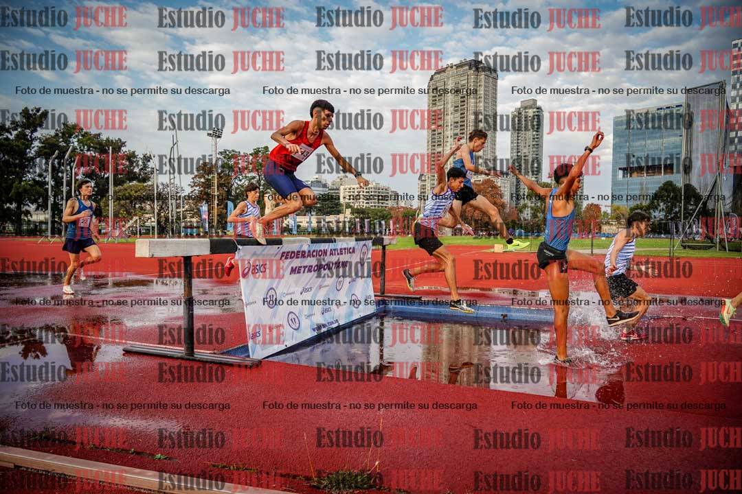 Fotos de los 3000 m con obstáculos de varones