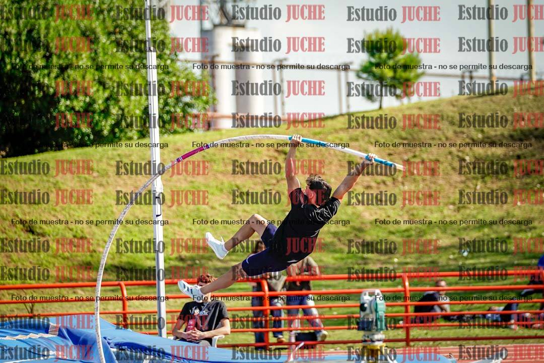 Fotos del salto con garrocha de varones - FINAL