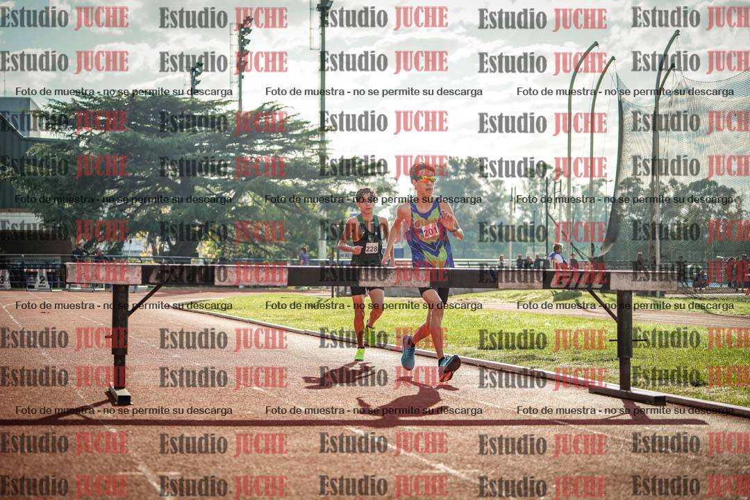 Fotos de los 2000 m con obstáculos de varones
