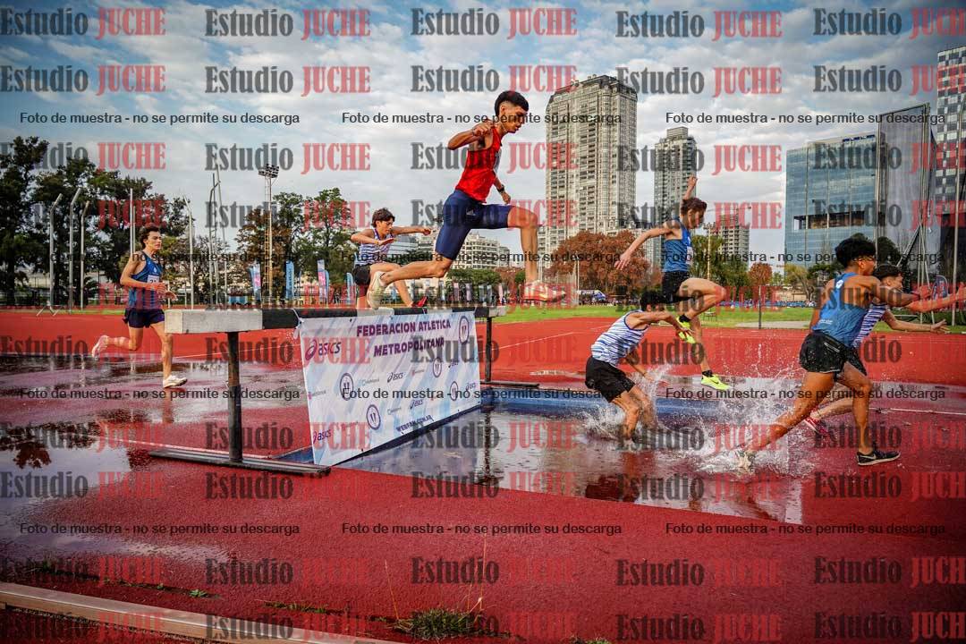 Fotos de los 3000 m con obstáculos de varones