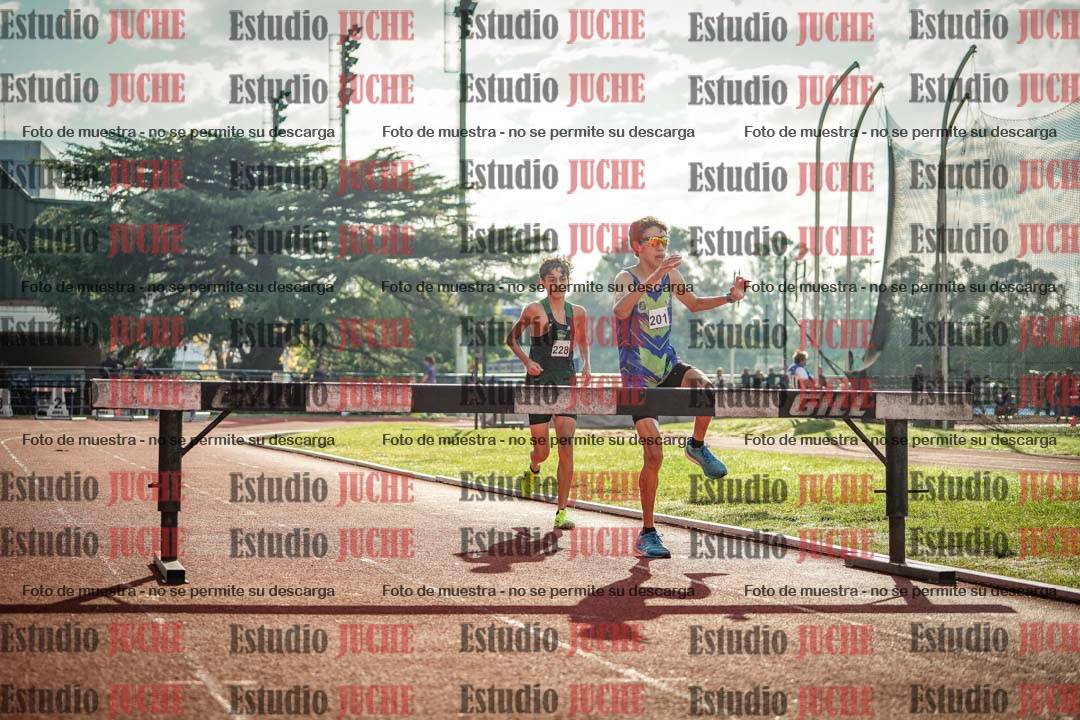 Fotos de los 2000 m con obstáculos de varones