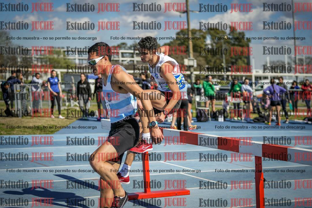 Fotos de los 3000 m con obstáculos de varones