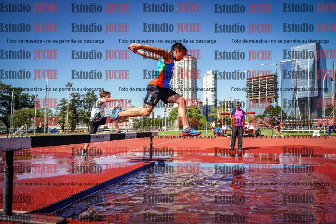 Fotos de los 1500 m con obstáculos de varones