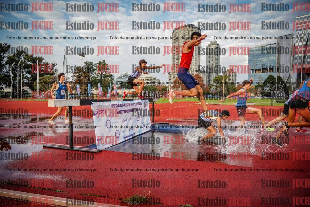 Fotos de los 3000 m con obstáculos de varones