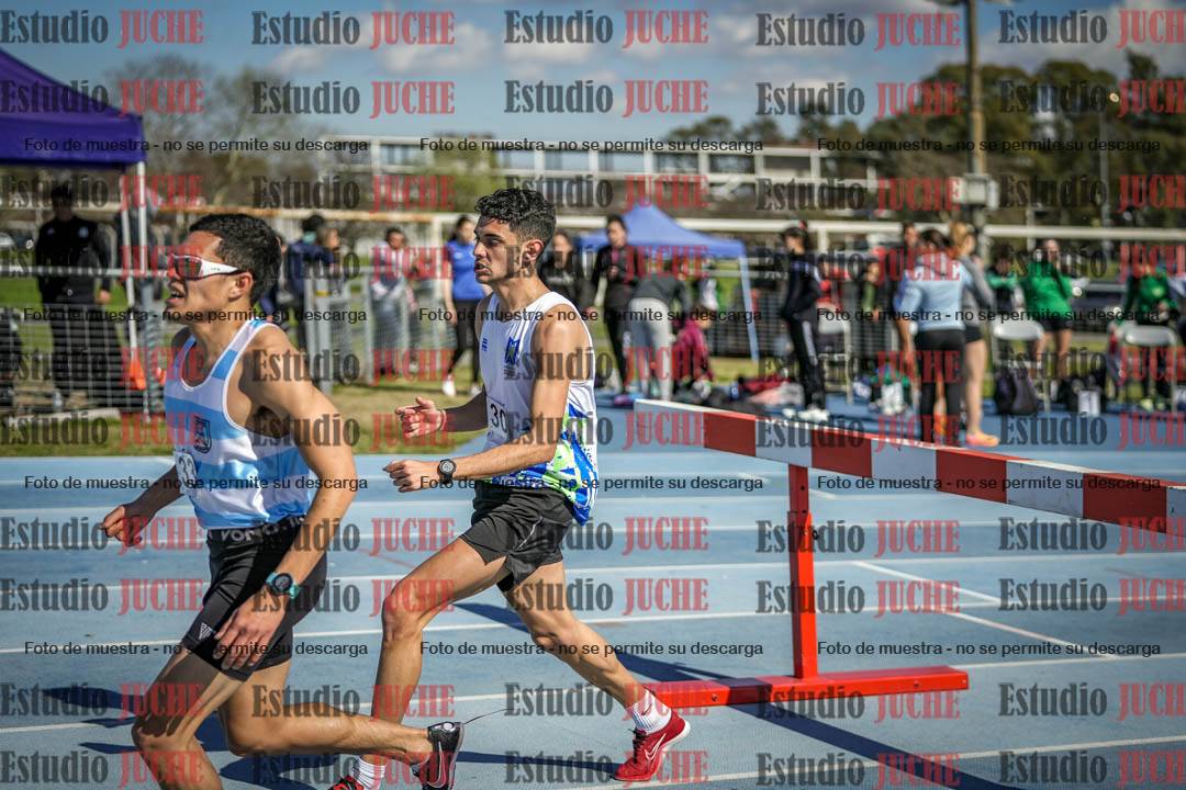 Fotos de los 3000 m con obstáculos de varones