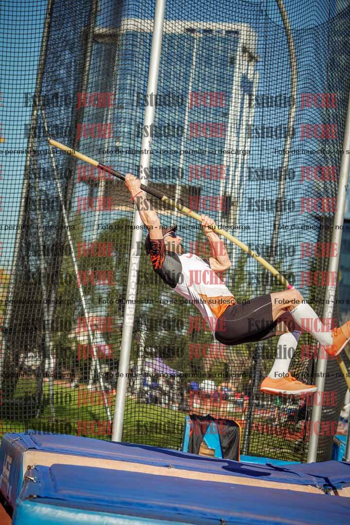 Fotos del salto con garrocha de mujeres y varones