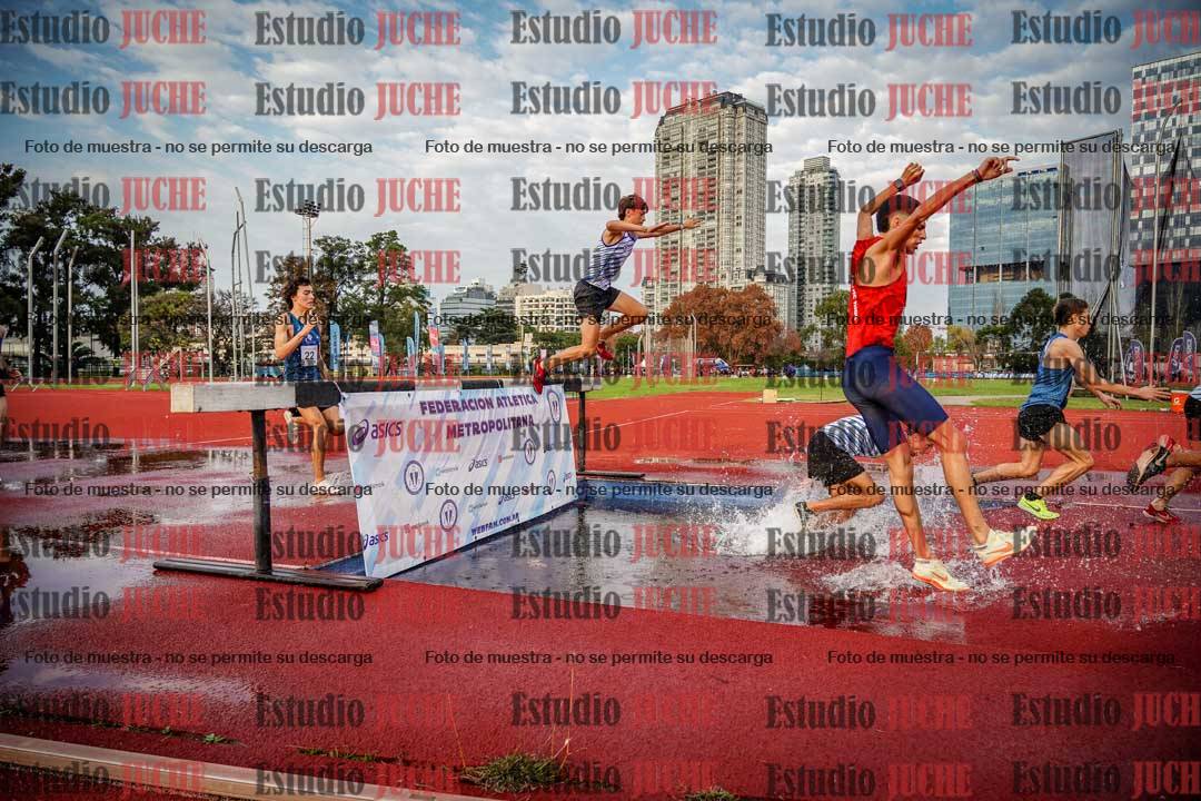 Fotos de los 3000 m con obstáculos de varones