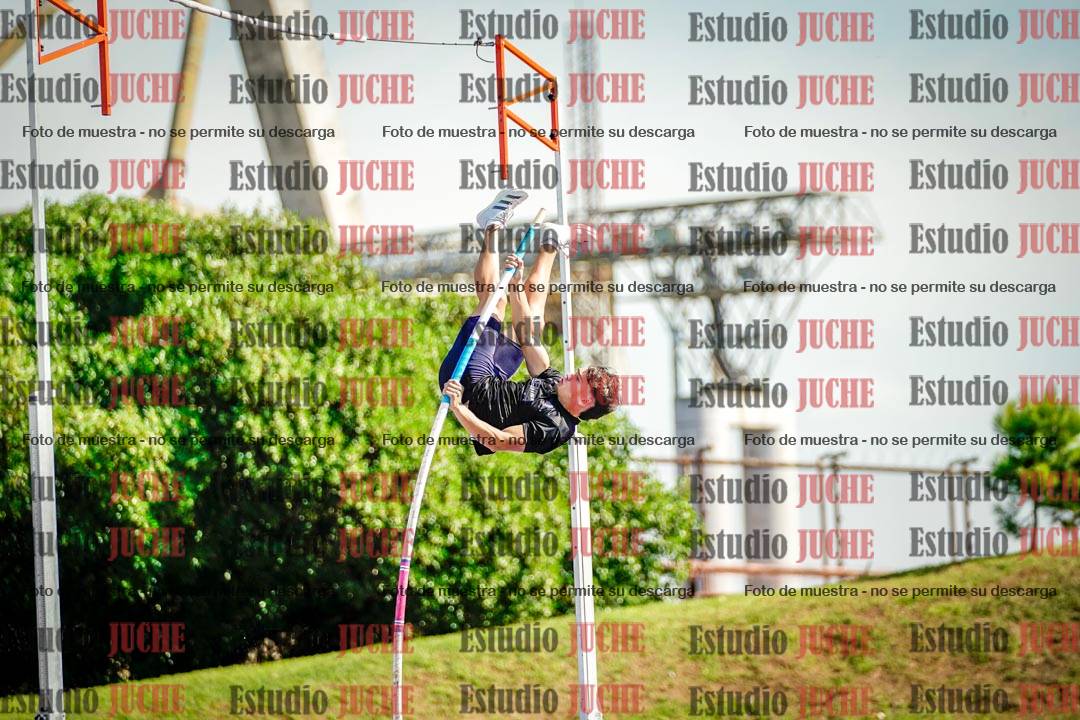 Fotos del salto con garrocha de varones - FINAL