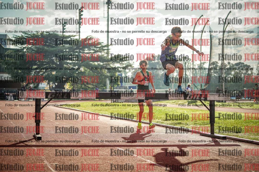 Fotos de los 2000 m con obstáculos de varones
