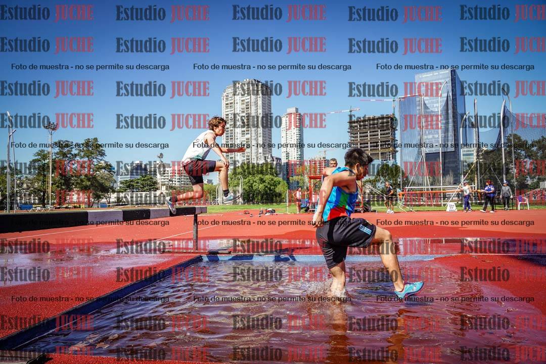 Fotos de los 1500 m con obstáculos de varones