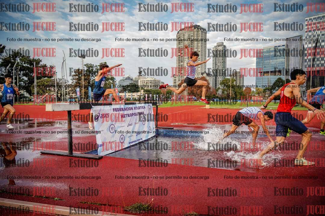 Fotos de los 3000 m con obstáculos de varones