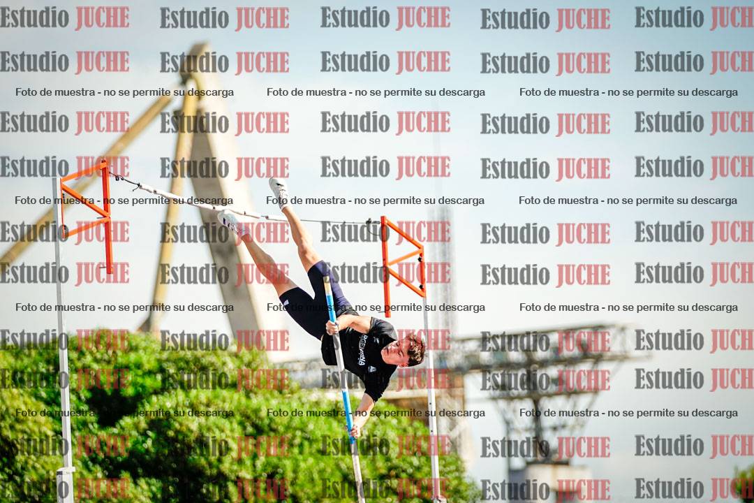 Fotos del salto con garrocha de varones - FINAL