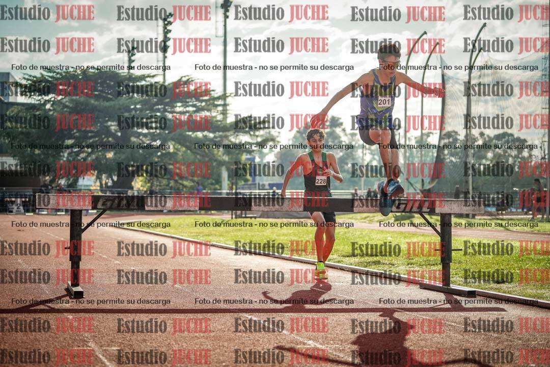 Fotos de los 2000 m con obstáculos de varones