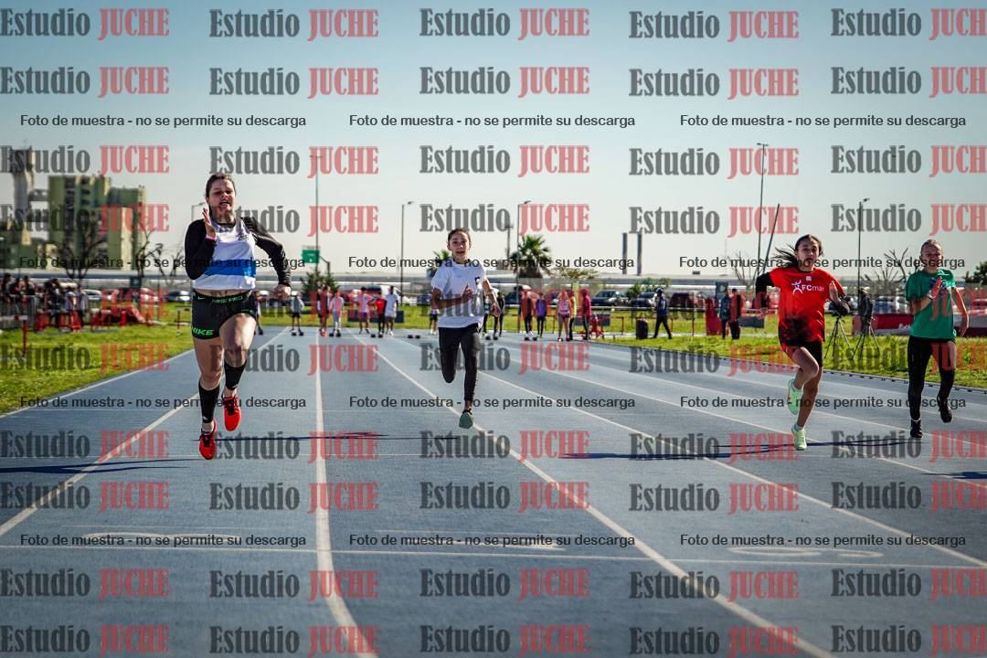 Fotos de los 80 m llanos de mujeres - U14