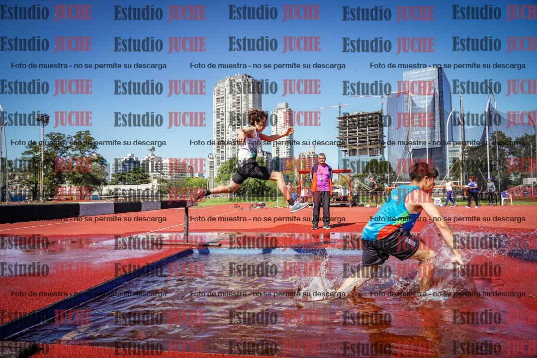 Fotos de los 1500 m con obstáculos de varones