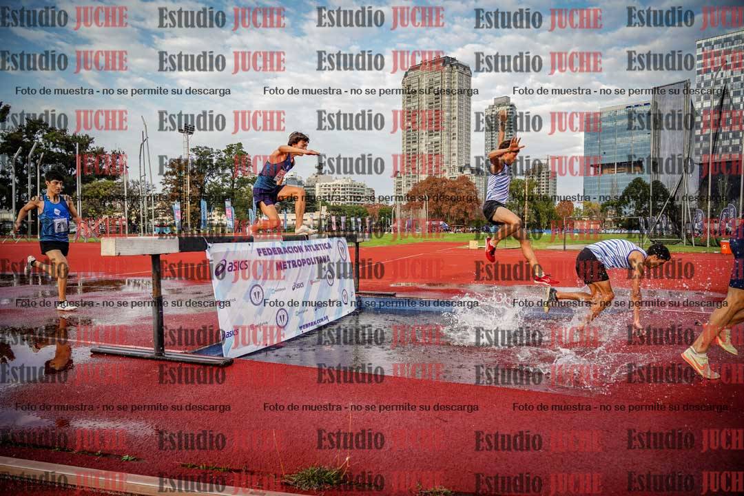 Fotos de los 3000 m con obstáculos de varones