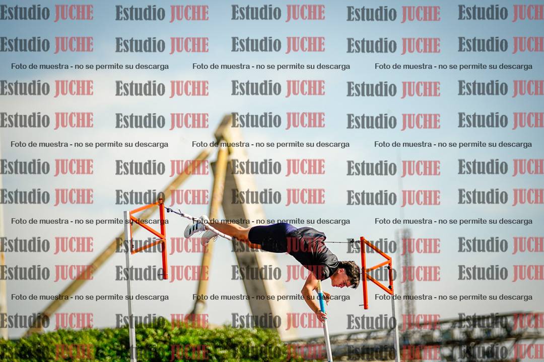Fotos del salto con garrocha de varones - FINAL
