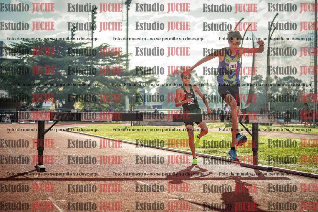 Fotos de los 2000 m con obstáculos de varones