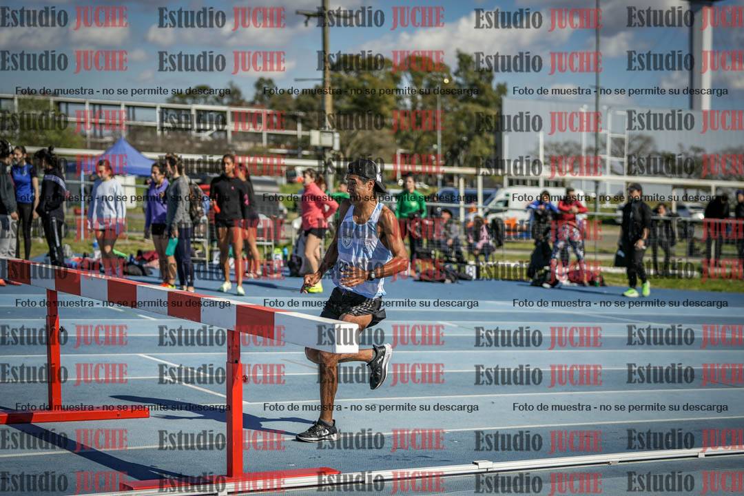 Fotos de los 3000 m con obstáculos de varones