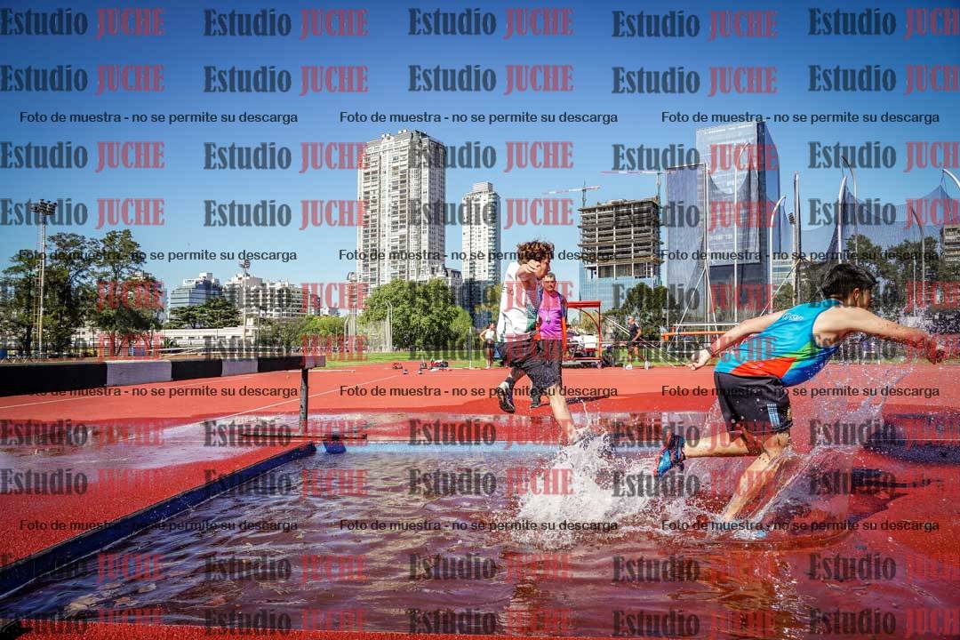 Fotos de los 1500 m con obstáculos de varones