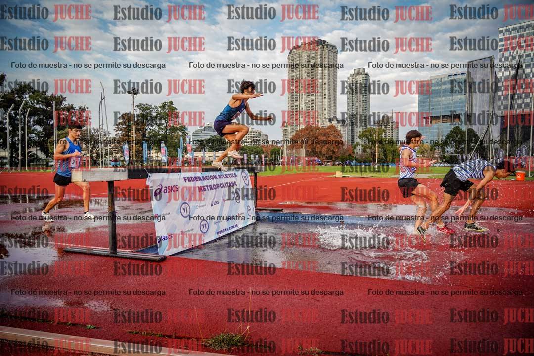 Fotos de los 3000 m con obstáculos de varones