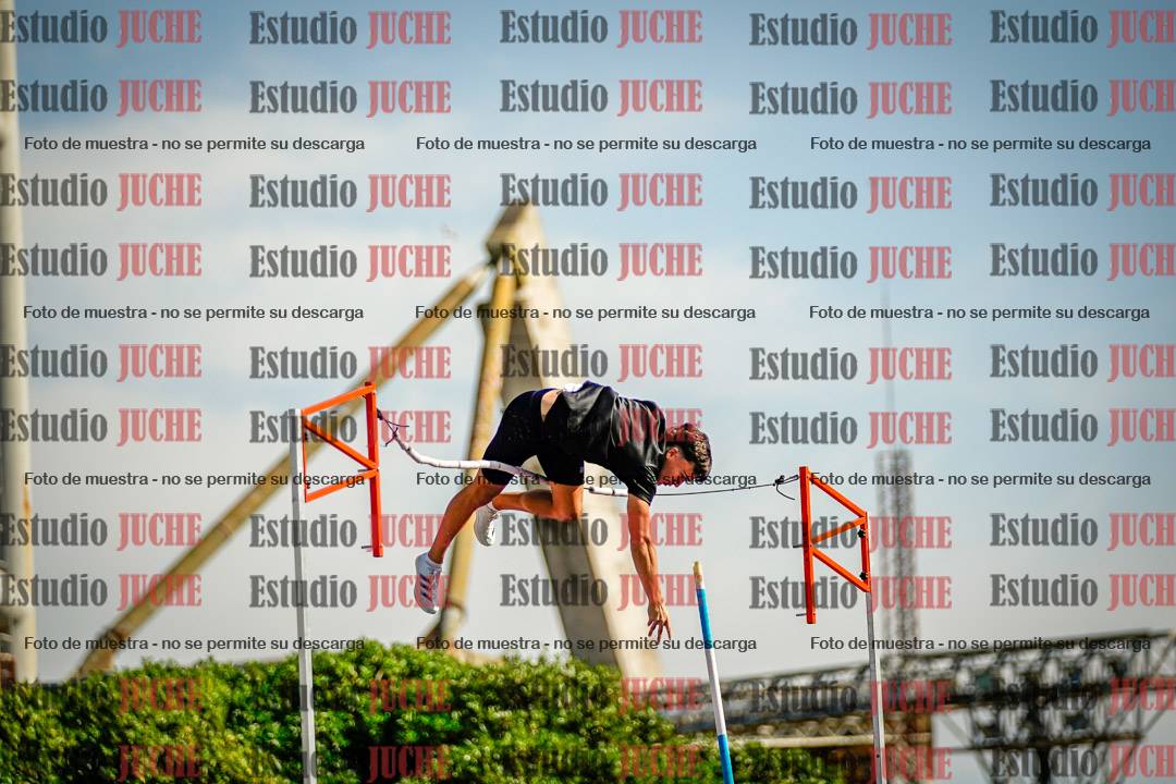 Fotos del salto con garrocha de varones - FINAL