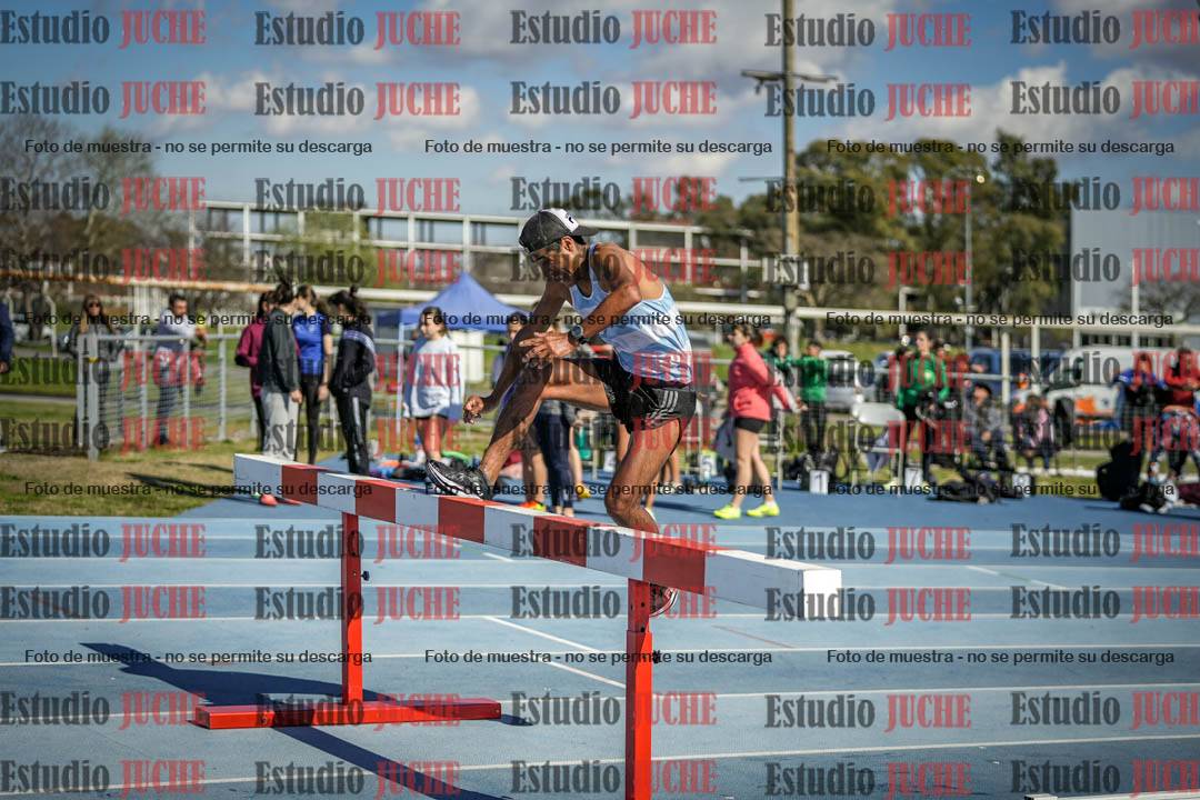 Fotos de los 3000 m con obstáculos de varones