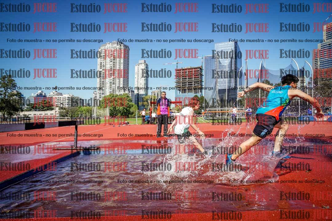 Fotos de los 1500 m con obstáculos de varones