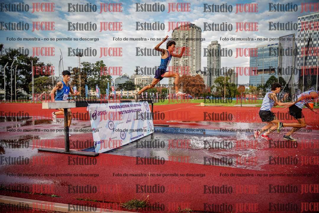 Fotos de los 3000 m con obstáculos de varones