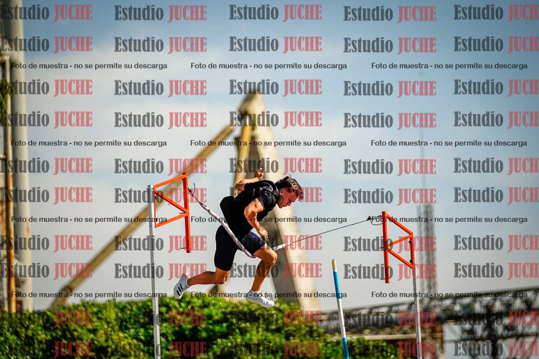 Fotos del salto con garrocha de varones - FINAL