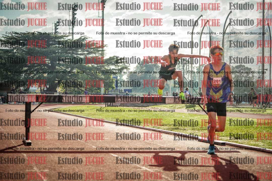 Fotos de los 2000 m con obstáculos de varones