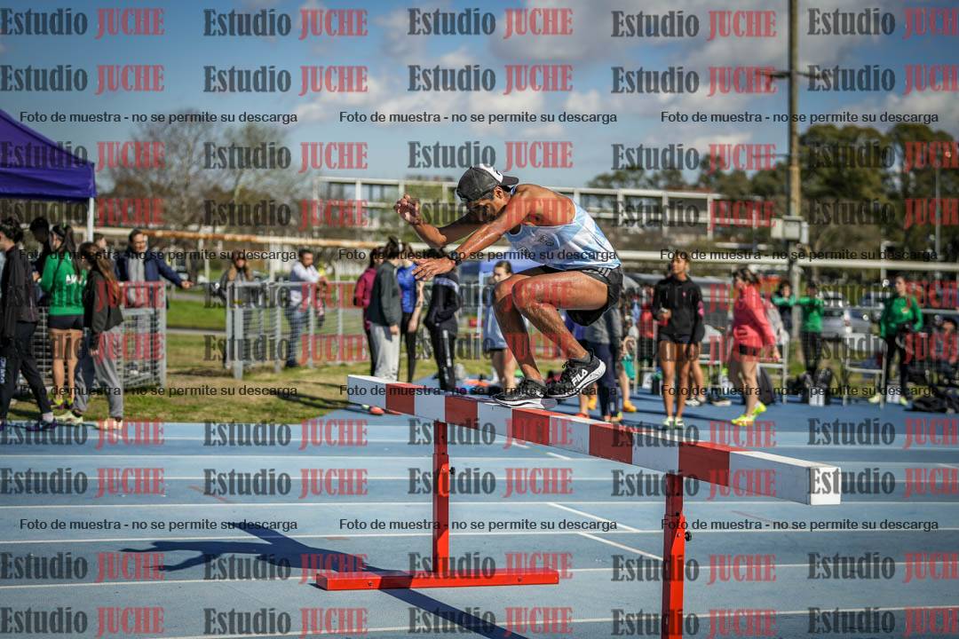 Fotos de los 3000 m con obstáculos de varones