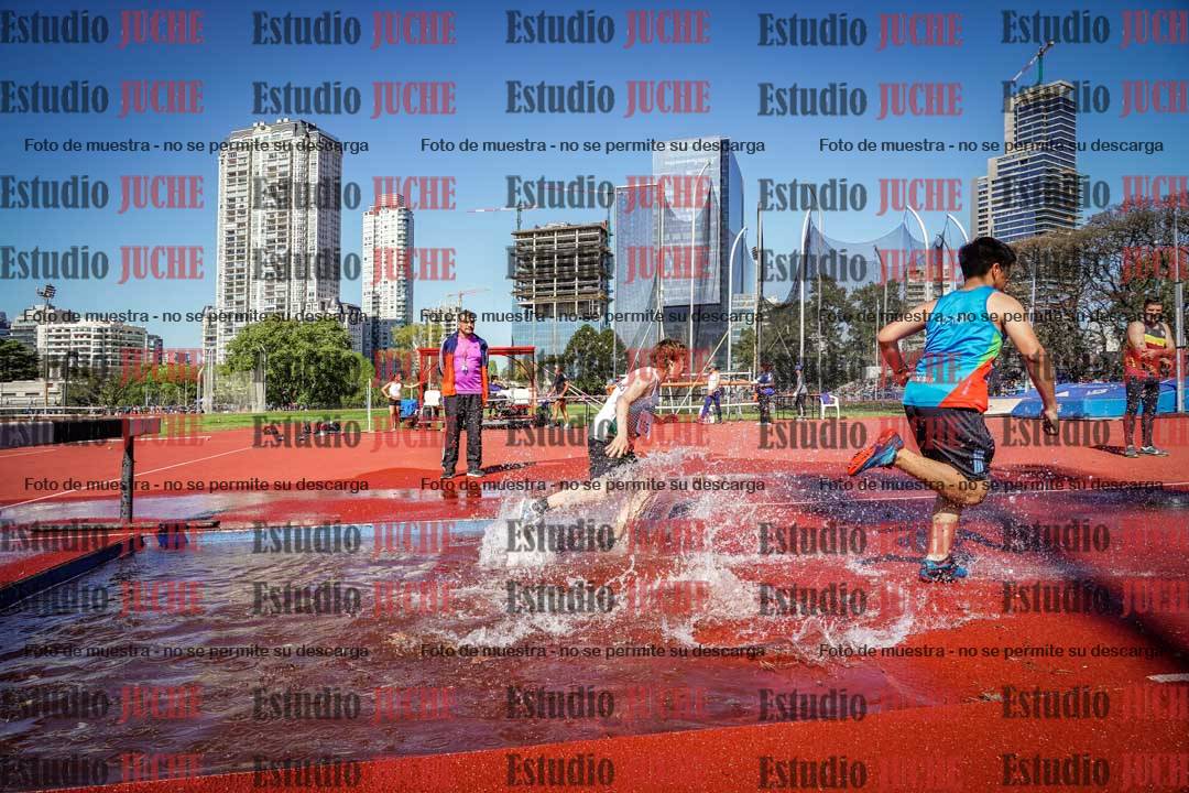 Fotos de los 1500 m con obstáculos de varones