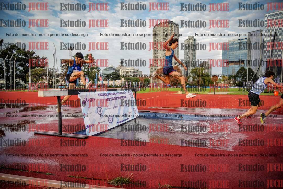 Fotos de los 3000 m con obstáculos de varones