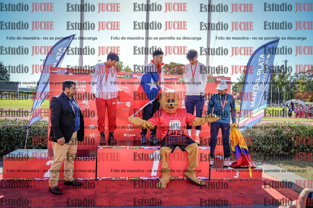 Fotos de algunos extras y podios del día 2