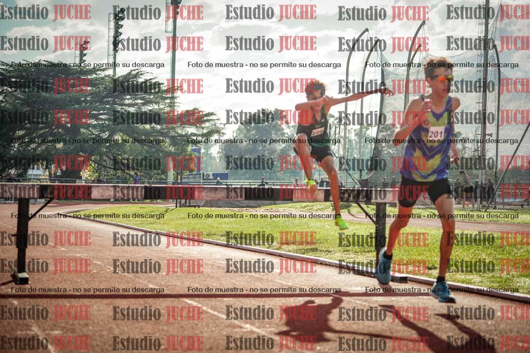 Fotos de los 2000 m con obstáculos de varones