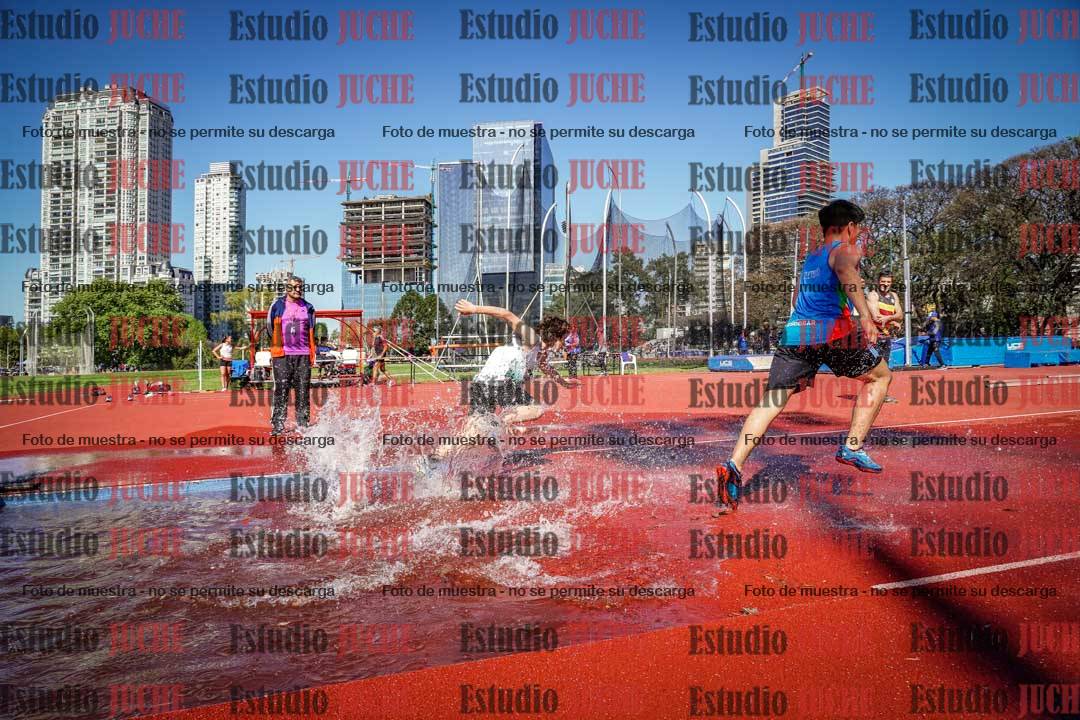 Fotos de los 1500 m con obstáculos de varones