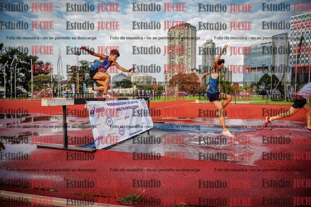 Fotos de los 3000 m con obstáculos de varones