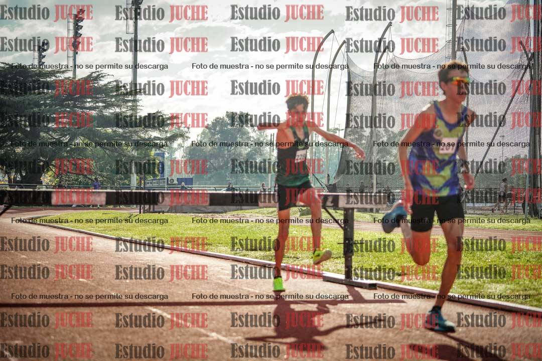Fotos de los 2000 m con obstáculos de varones