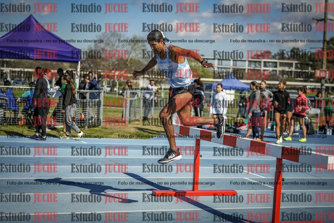 Fotos de los 3000 m con obstáculos de varones