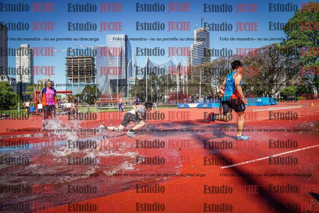 Fotos de los 1500 m con obstáculos de varones