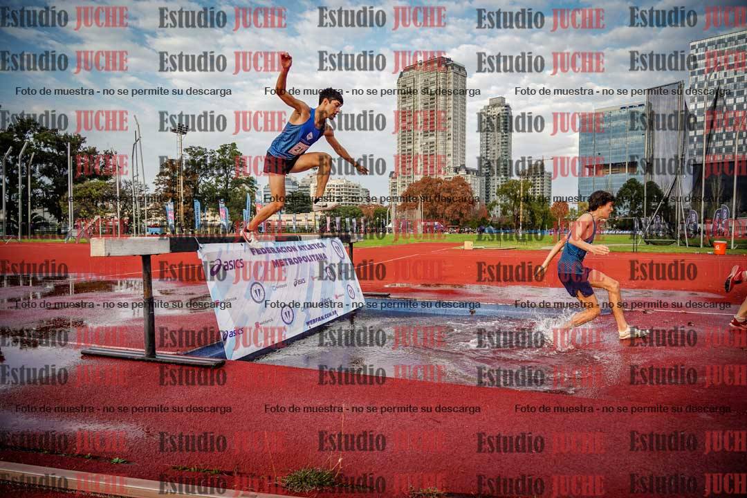 Fotos de los 3000 m con obstáculos de varones