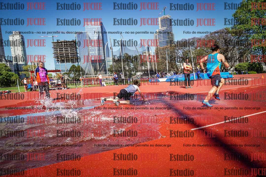 Fotos de los 1500 m con obstáculos de varones