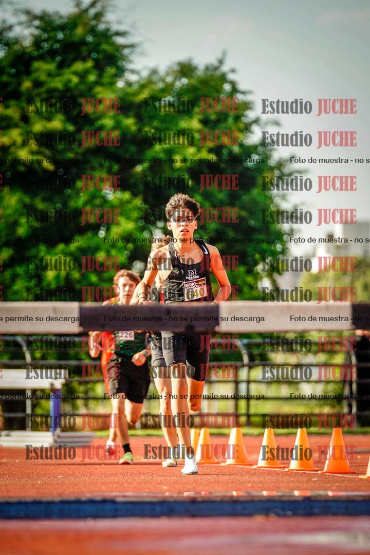 Fotos de los 2000 m con obstáculos de varones